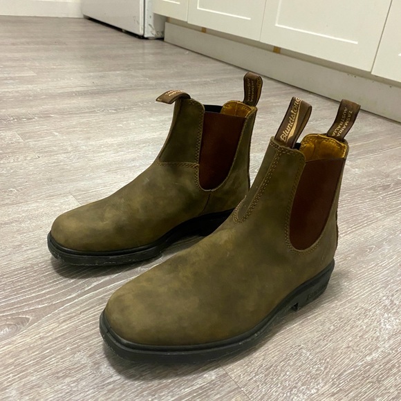 Brown Blundstones - Picture 1 of 4